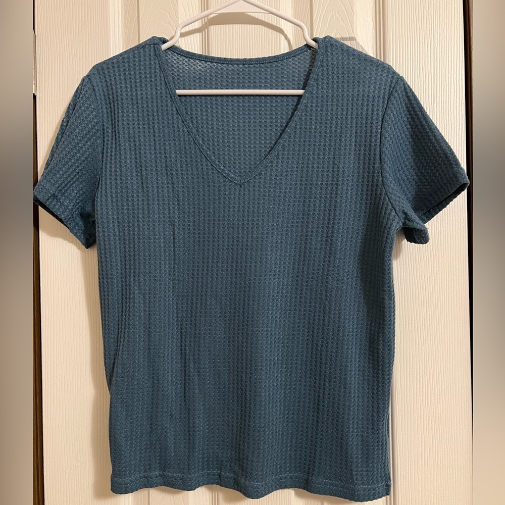 Women’s waffle print v-neck top